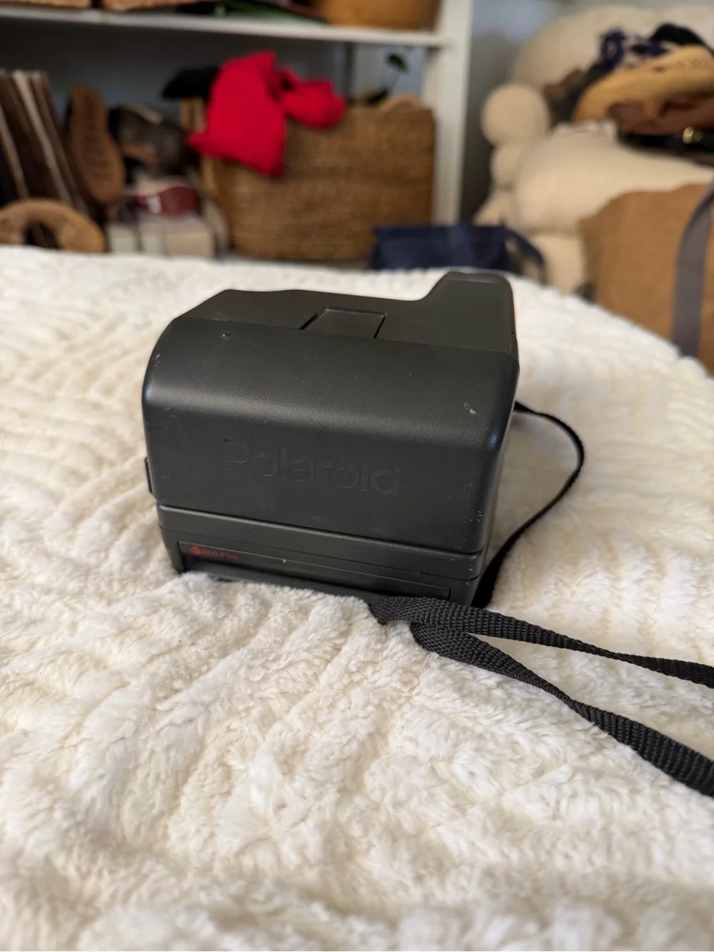 VTG Polaroid OneStep Auto Focus 600 Instant Camara w Flash. WORKS! Film Included
